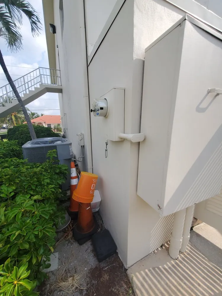 Emergency circuit breaker repair service in Port St Lucie, FL - TNA Electric