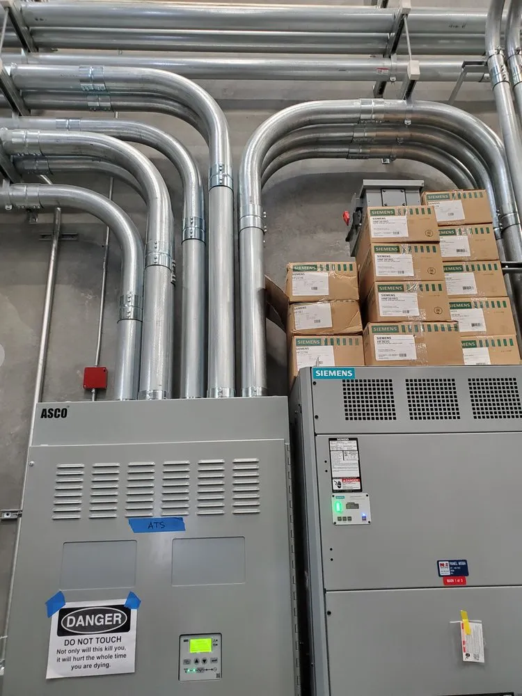 Licensed electrician providing outlet and switch repair in Port St Lucie, FL - TNA Electric