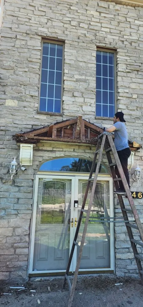 Slide of Toj Sokhtmon