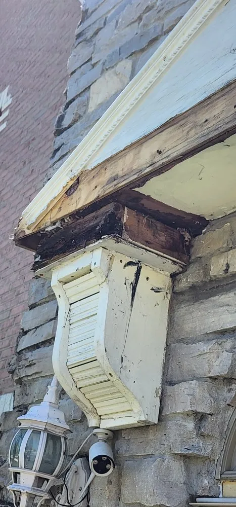 Slide of Toj Sokhtmon