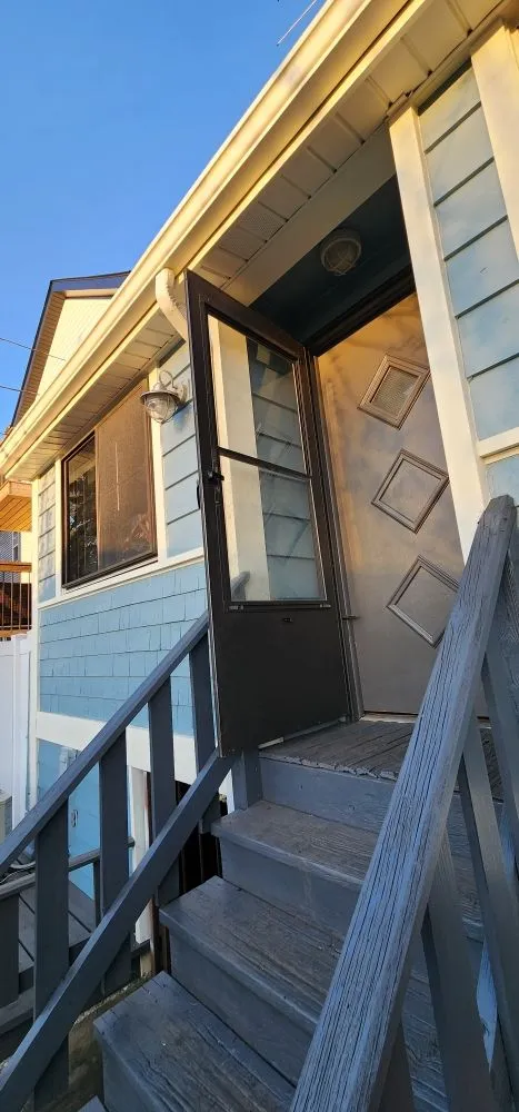 Slide of Toj Sokhtmon