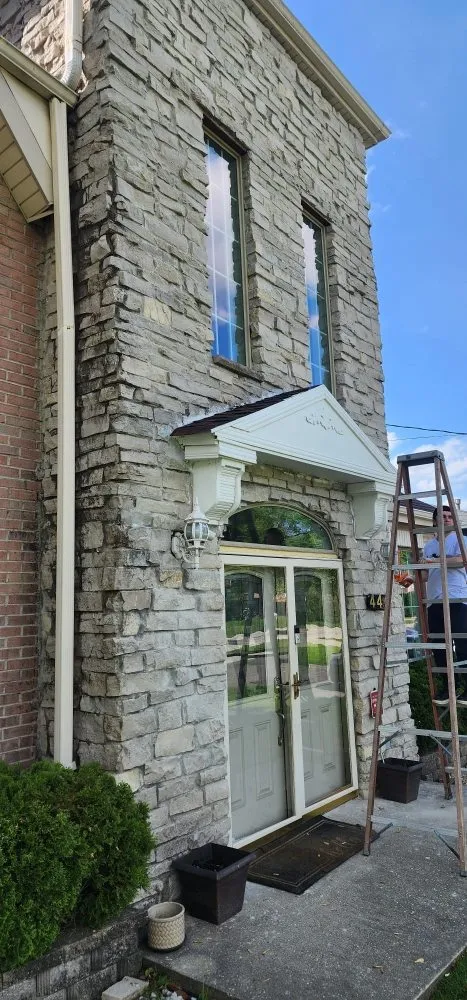 Slide of Toj Sokhtmon