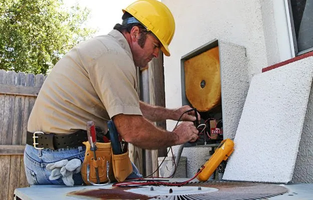 Emergency electrician providing lighting installation in , 