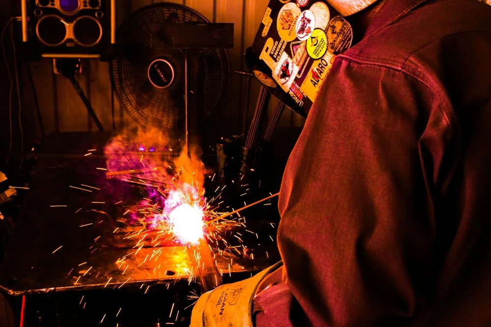 Slide of Tom-E-Lee Industries