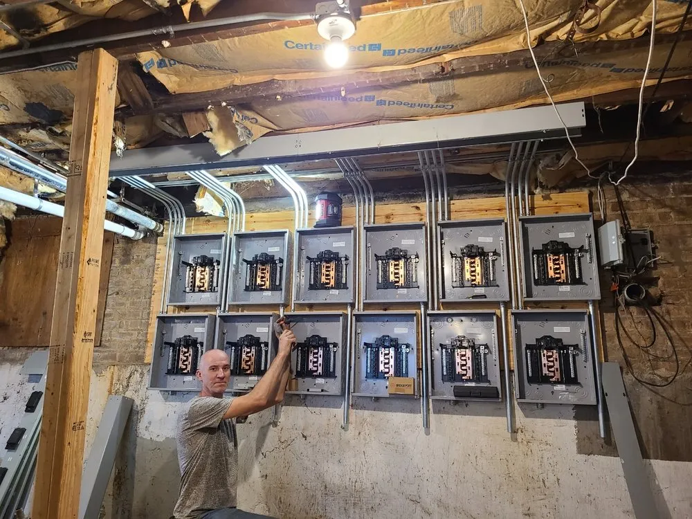 Slide of TOM Electric Services