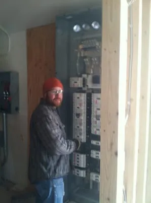 Tom Pearson Electric Logo