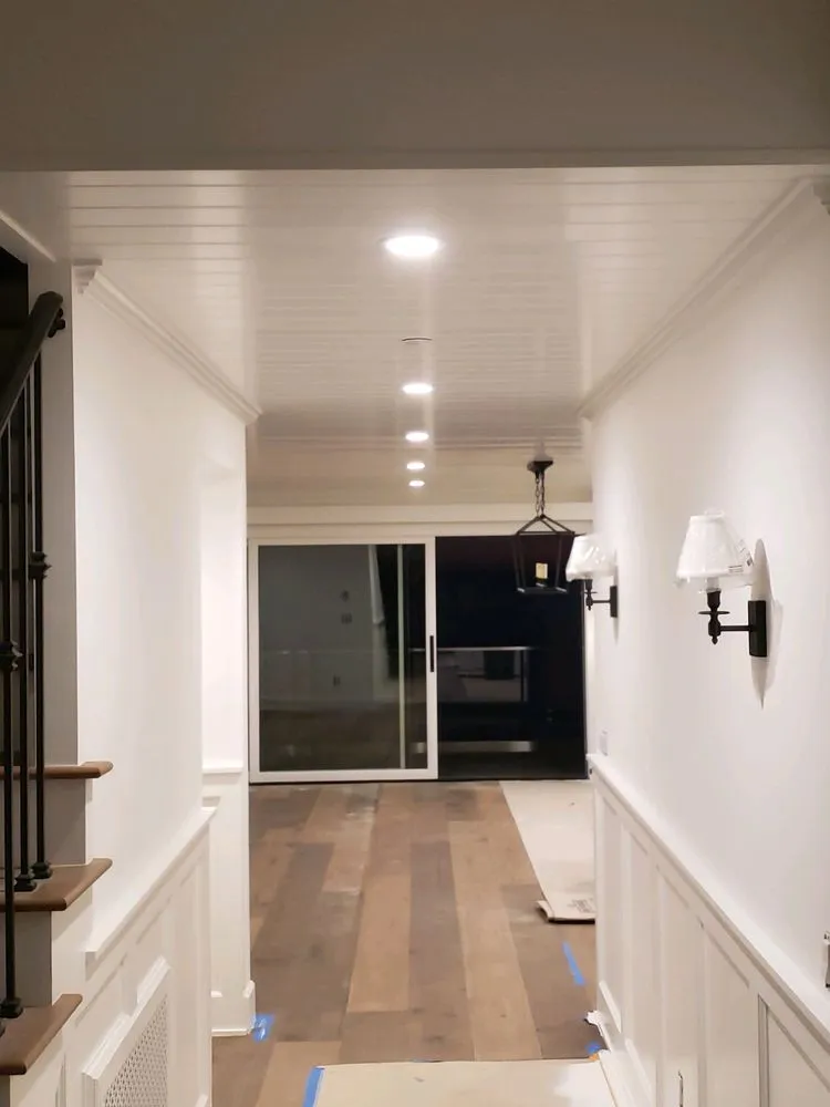 Affordable electrician providing electrical repair in ,