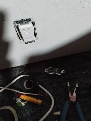 Top 2 Bottom Handyman services Logo