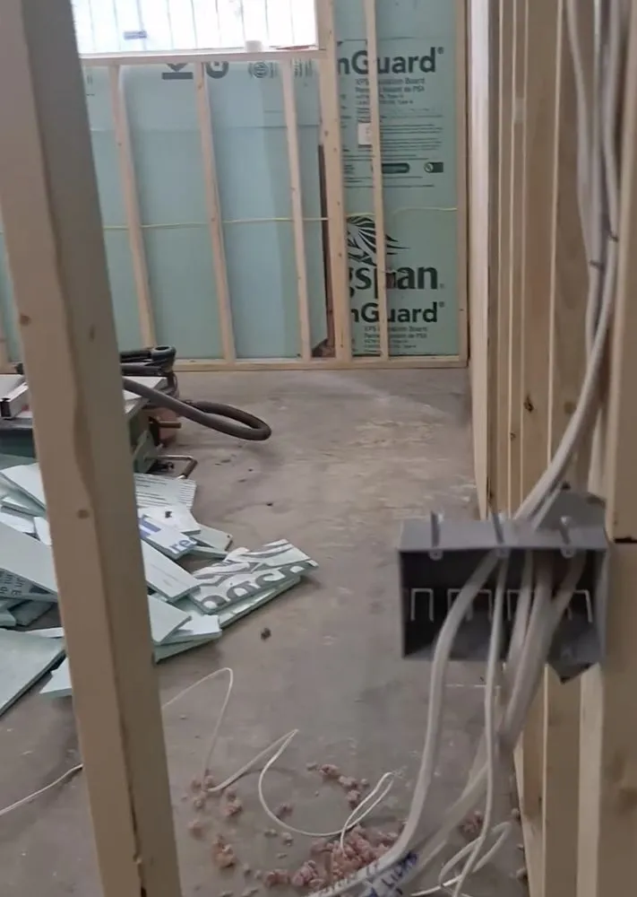 Slide of Top Knotch Electric