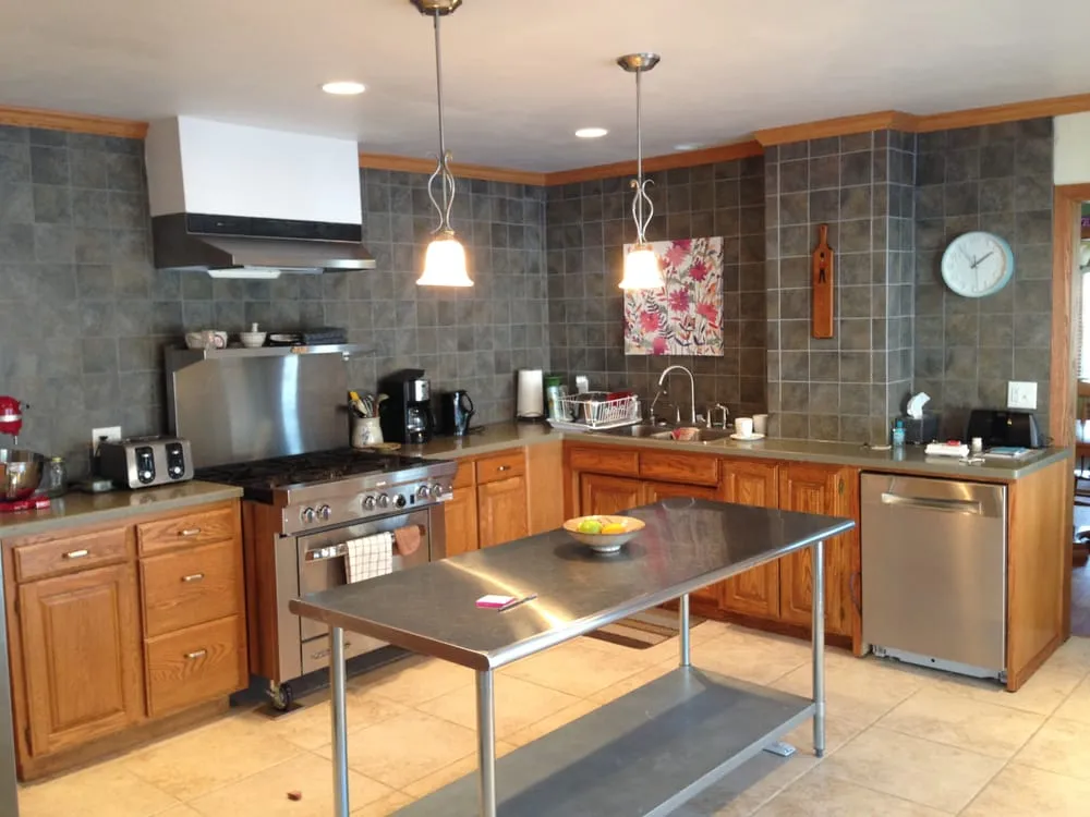 Emergency electrical service for homes in circuit breaker repair,  by 