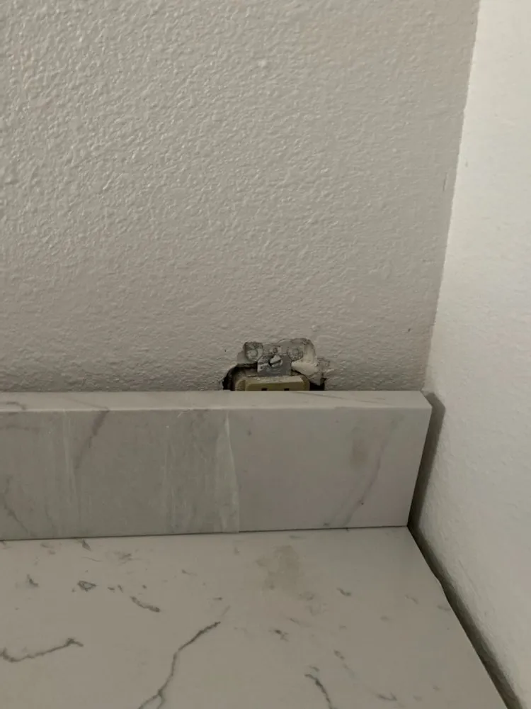 Certified electrician providing emergency electrical service in , 