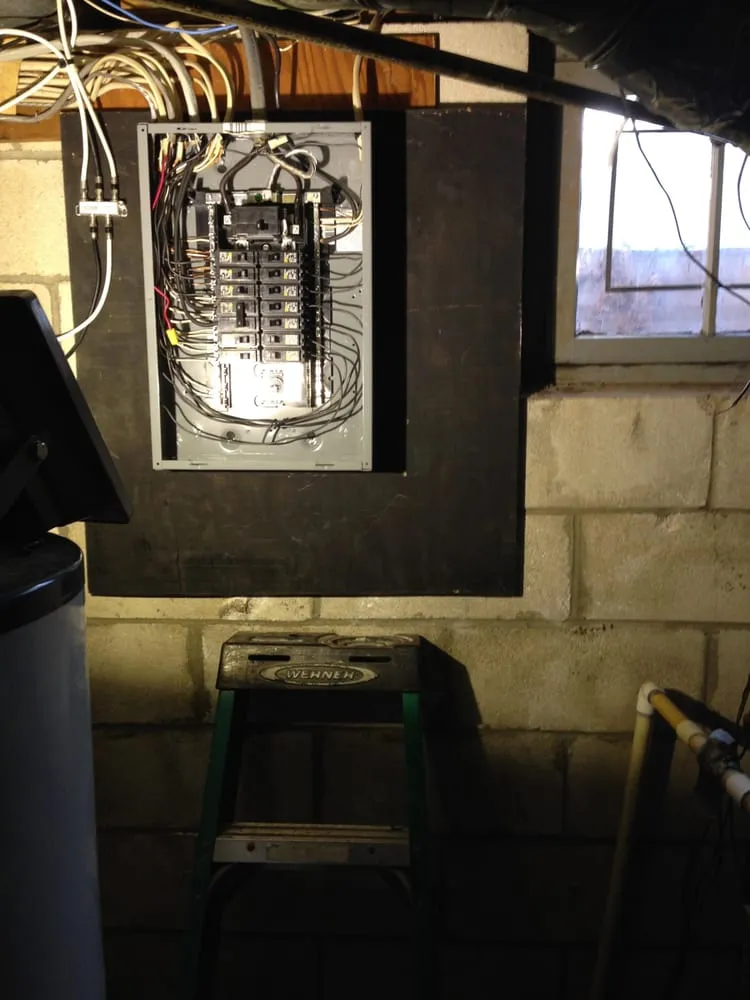 Licensed electrician providing electrical repair in Creamridge, NJ - Total Improvement Concepts