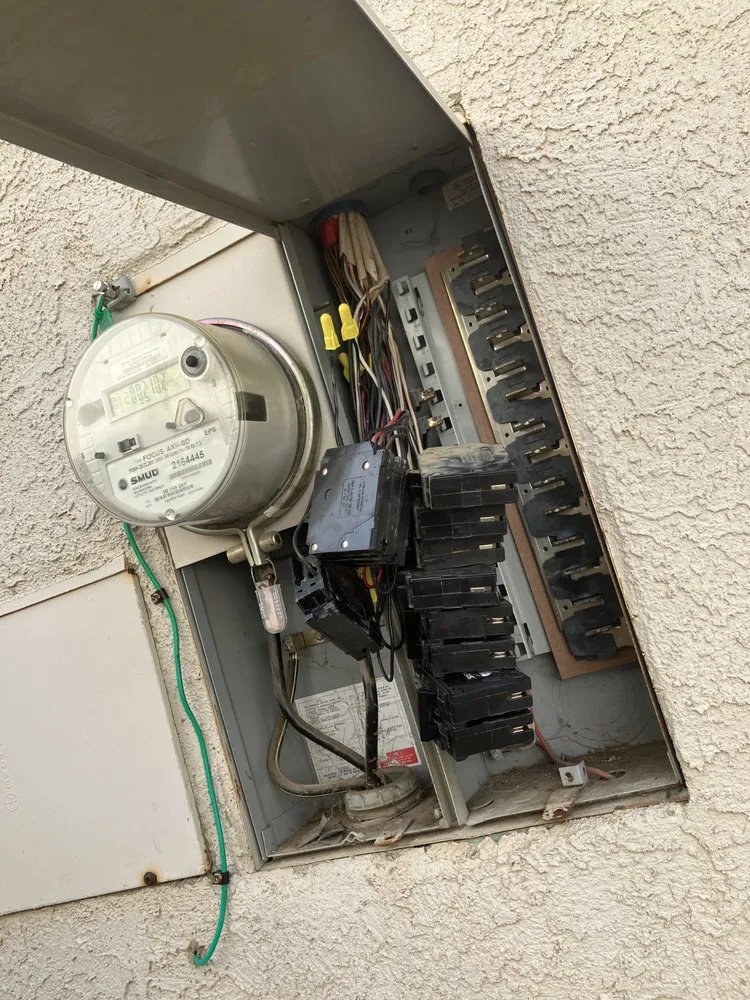 Slide of Tovo electrical services