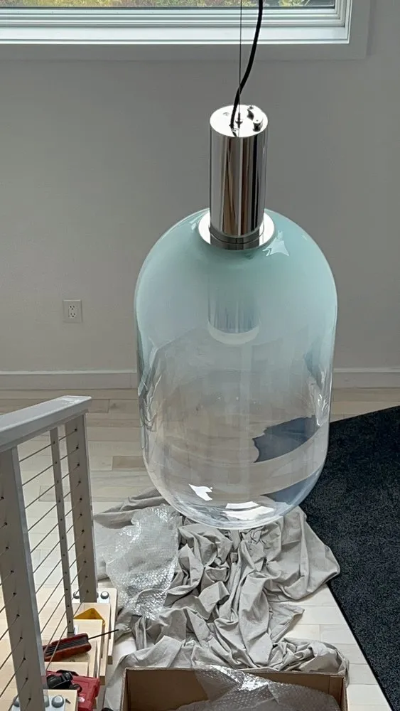 Expert electrician providing circuit breaker repair in ,