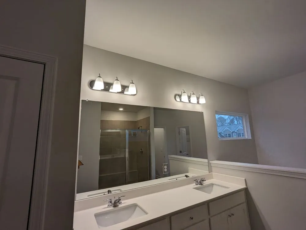 Reliable electrician providing circuit breaker repair in , 