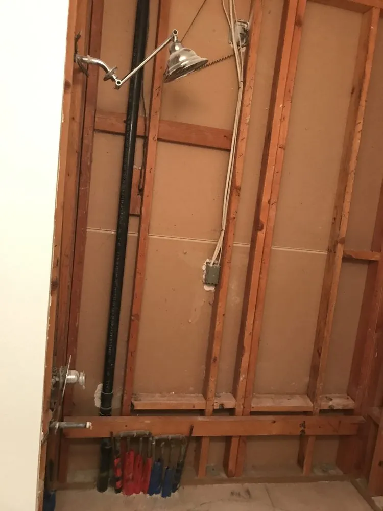 Expert electrician providing electrical repair in , 