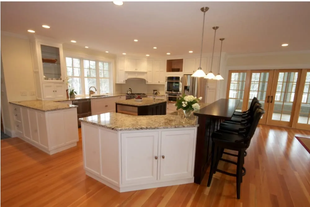 Emergency electrical service for homes in lighting installation, by