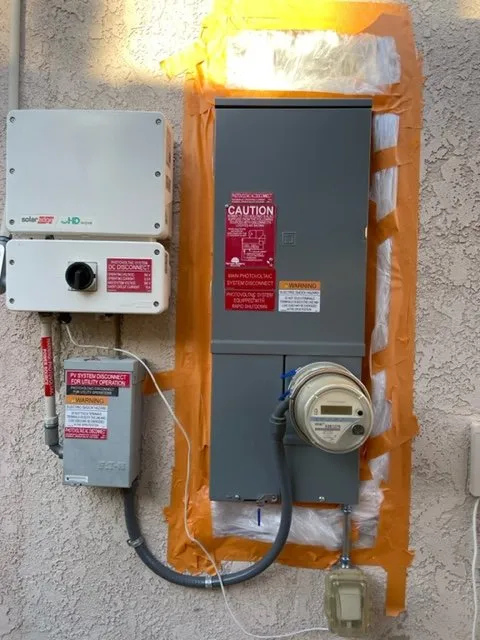 Expert electrician providing emergency electrical service in ,