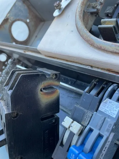 Emergency circuit breaker repair in , by Tradesman Electric