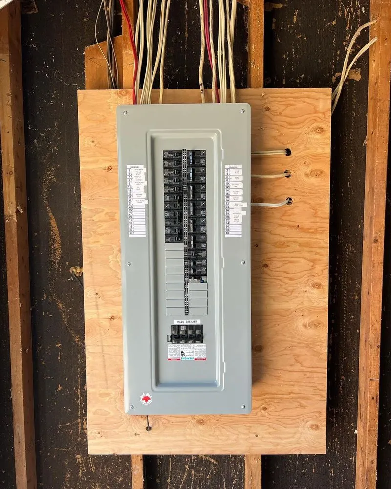 Reliable electrician providing emergency electrical service in , 