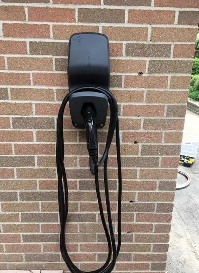 Reliable electrician providing wiring installation in , 