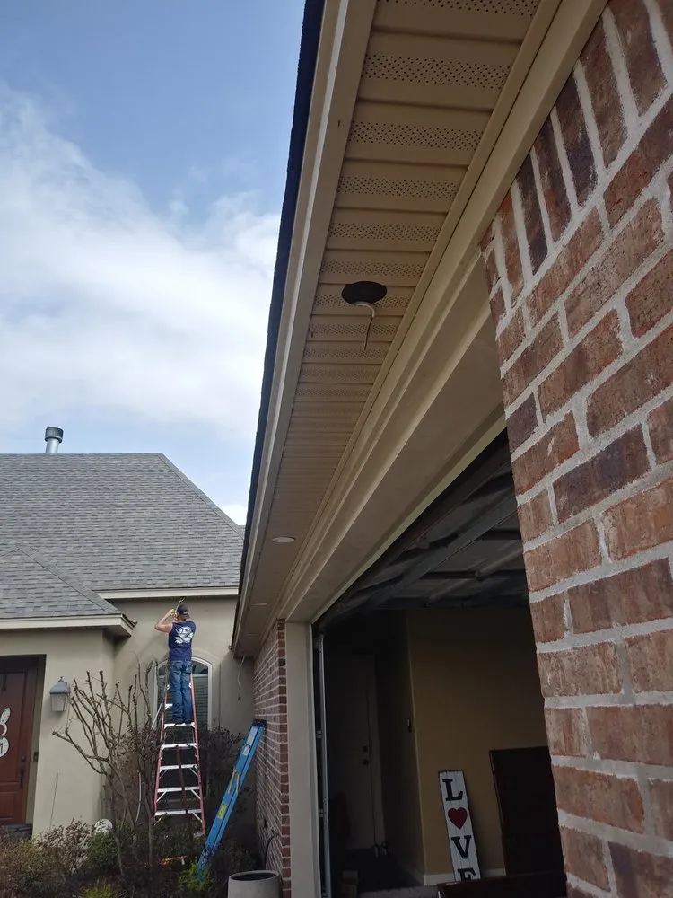 Reliable electrician providing outlet and switch repair in Dubach, LA - Traweek Electric