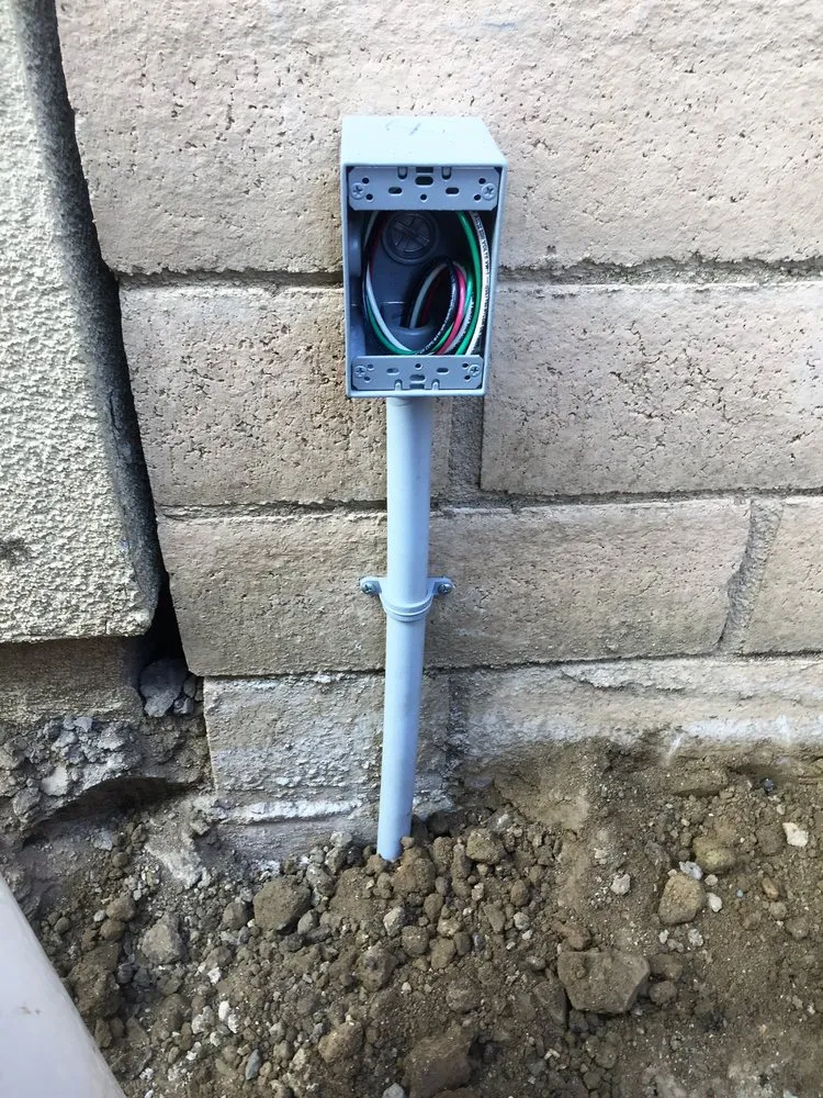 Licensed electrician providing emergency electrical service in , 