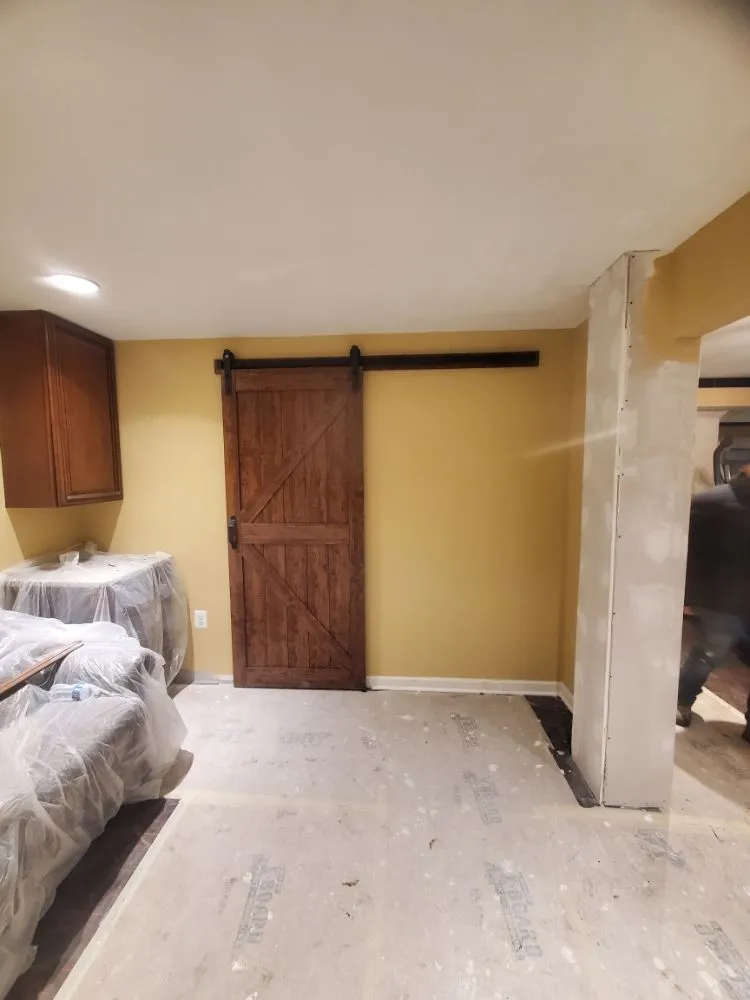 Professional electrician providing circuit breaker repair in , 