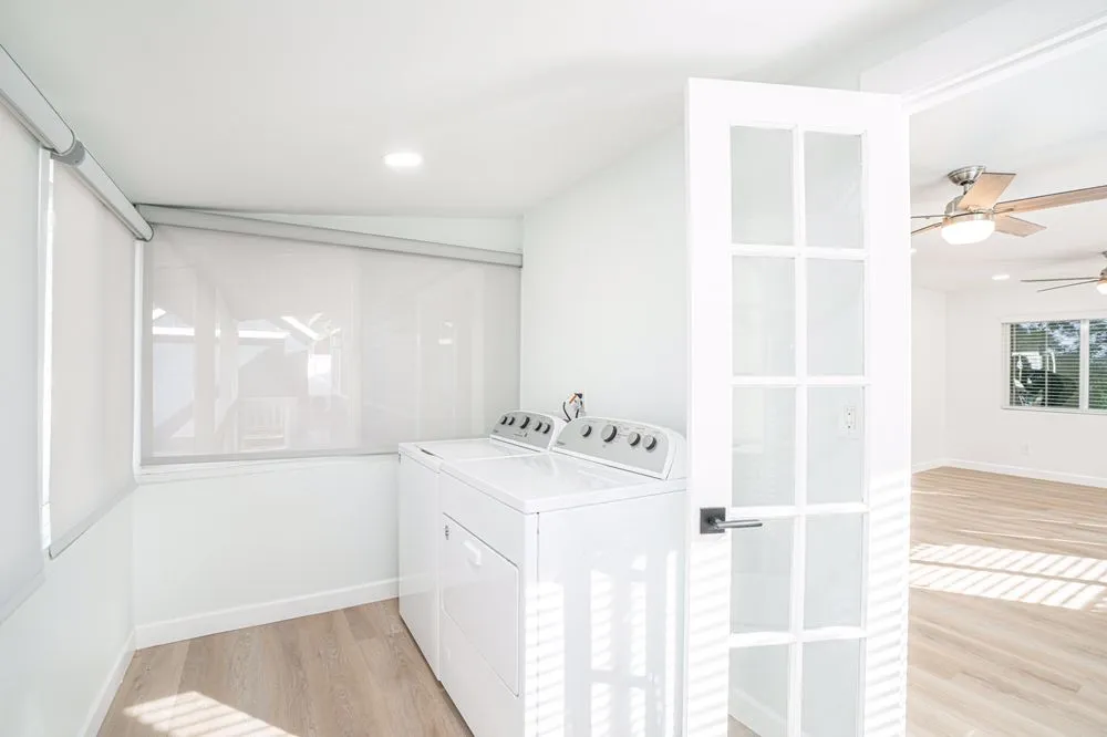 Professional electrician providing circuit breaker repair in , 