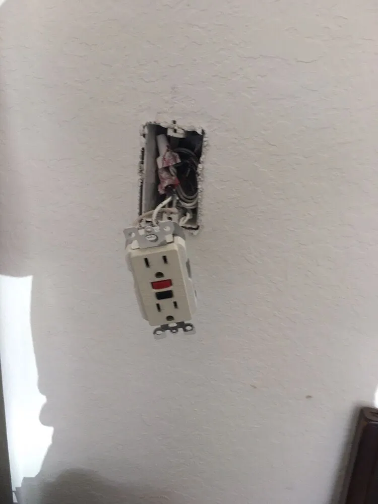 Affordable electrician providing lighting installation in , 