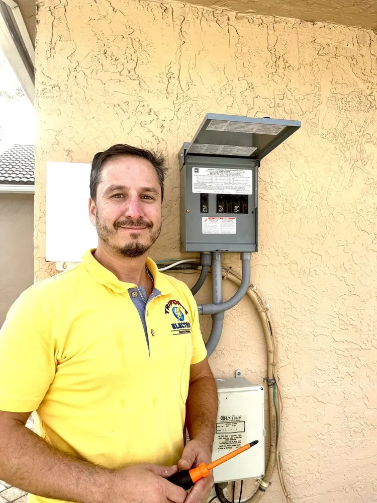 Emergency electrician providing circuit breaker repair in , 