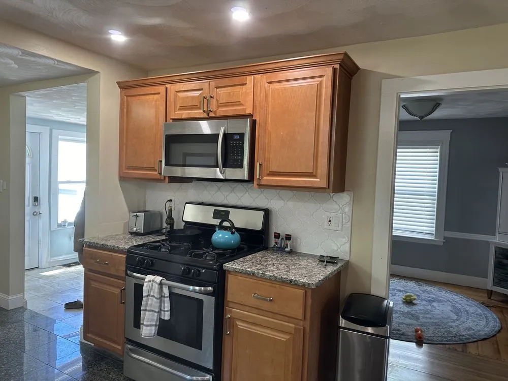 Emergency electrician providing electrical repair in ,