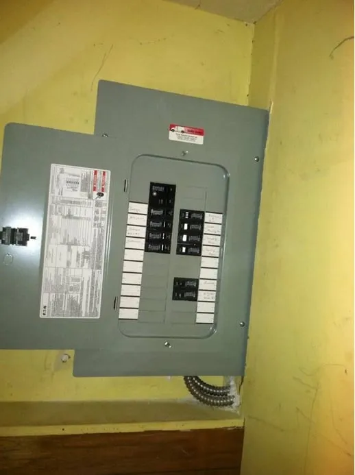 Emergency electrical service for homes in lighting installation,  by 