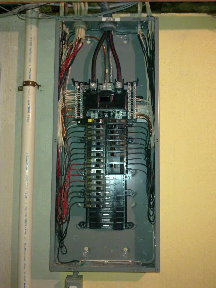 Licensed electrician providing electrical repair in Waterford, MI - Triple H Electric