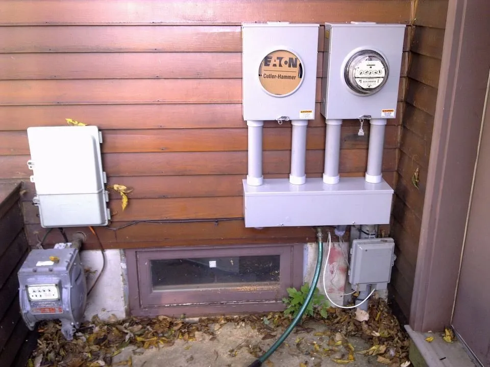 Licensed electrician providing electrical repair in Waterford, MI - Triple H Electric