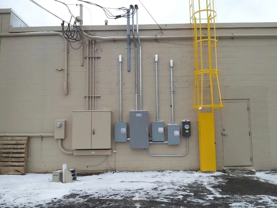 Licensed circuit breaker repair in Waterford, MI by Triple H Electric