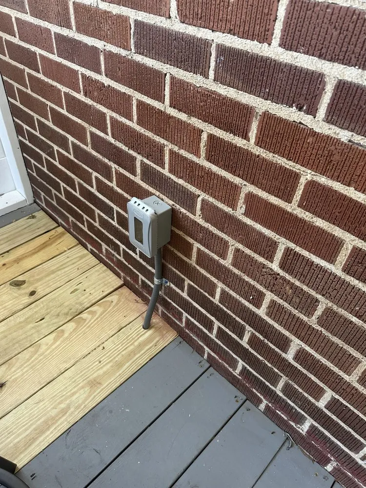 Emergency electrician providing lighting installation in , 