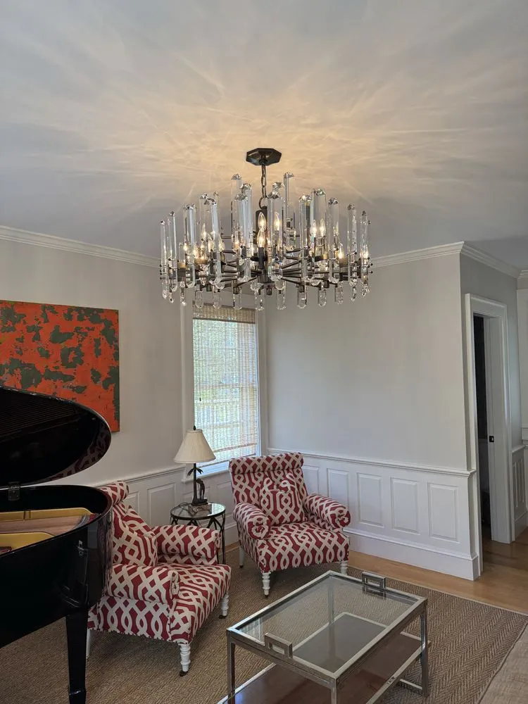 Certified electrician providing circuit breaker repair in , 