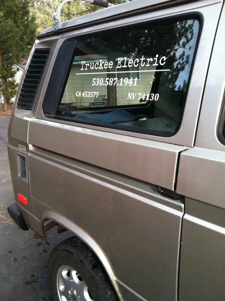 Reliable electrician providing circuit breaker repair in , 