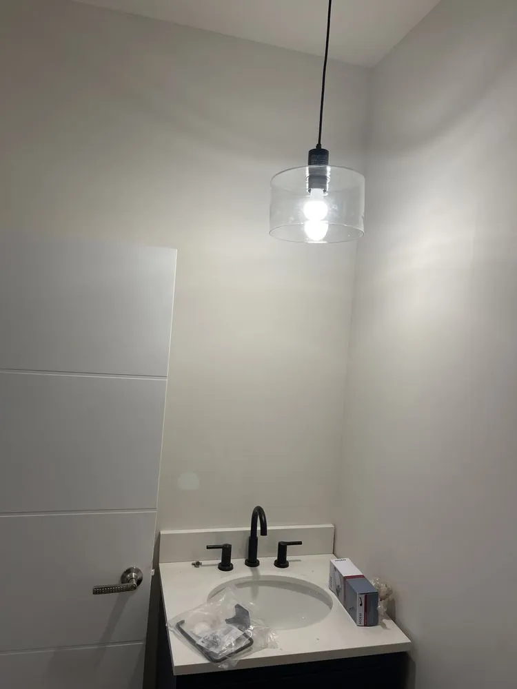 Affordable electrician providing circuit breaker repair in , 