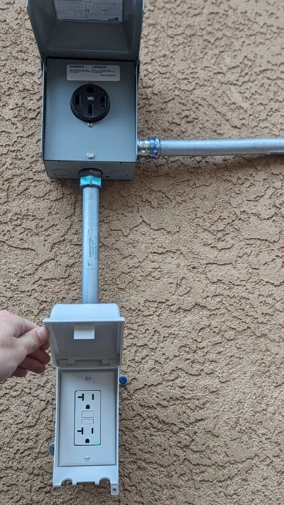 Slide of T&T Electrical