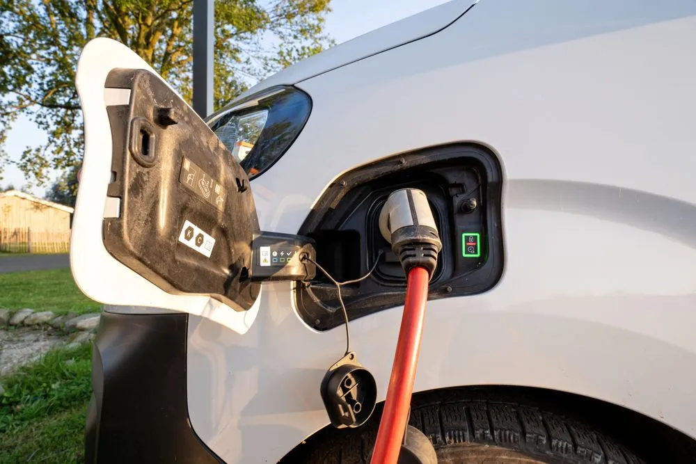 Reliable electrician providing circuit breaker repair in , 