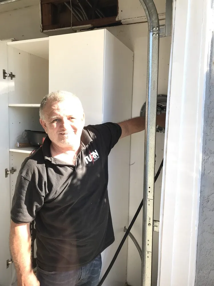 Reliable electrician providing outlet and switch repair in Los Angeles, CA - Turn Electric