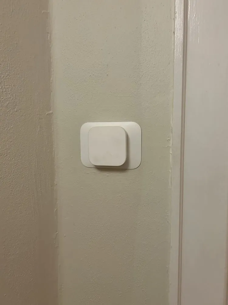 Emergency electrician providing electrical repair in , 