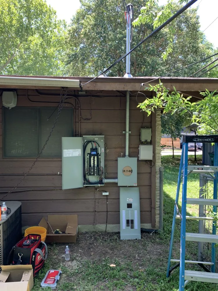 Affordable electrician providing circuit breaker repair in , 