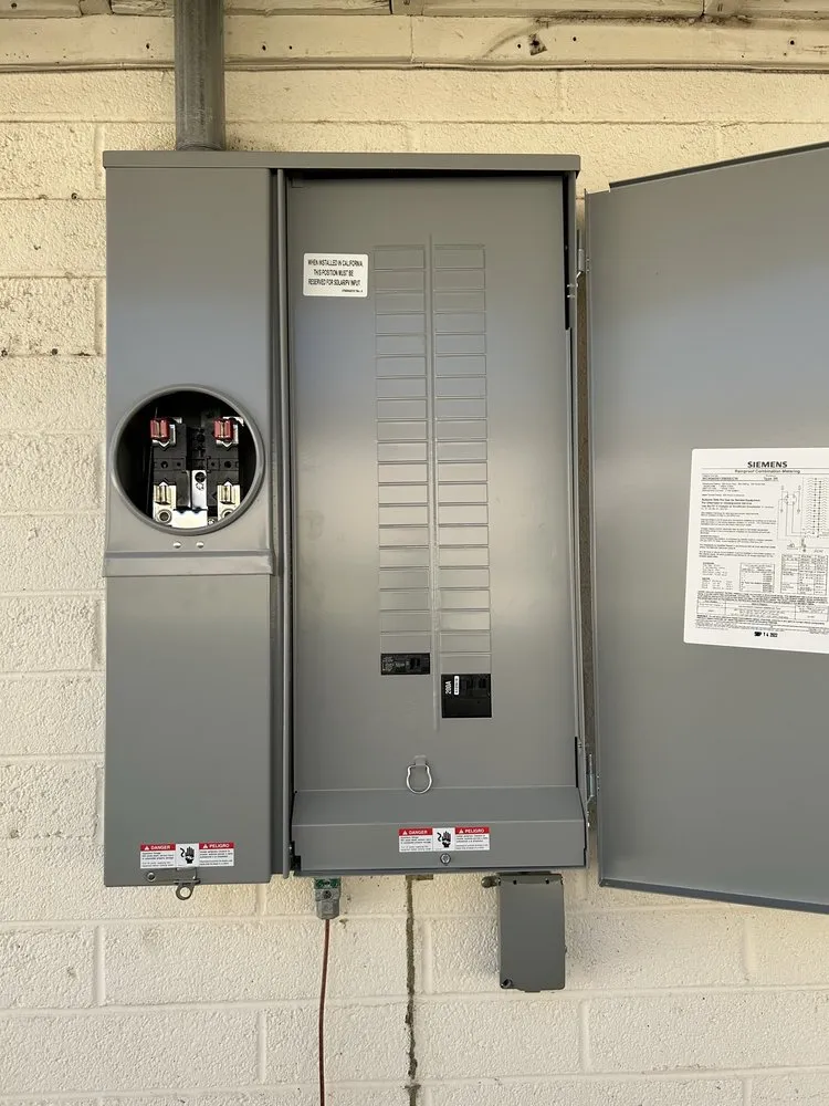 Affordable electrician providing emergency electrical service in ,