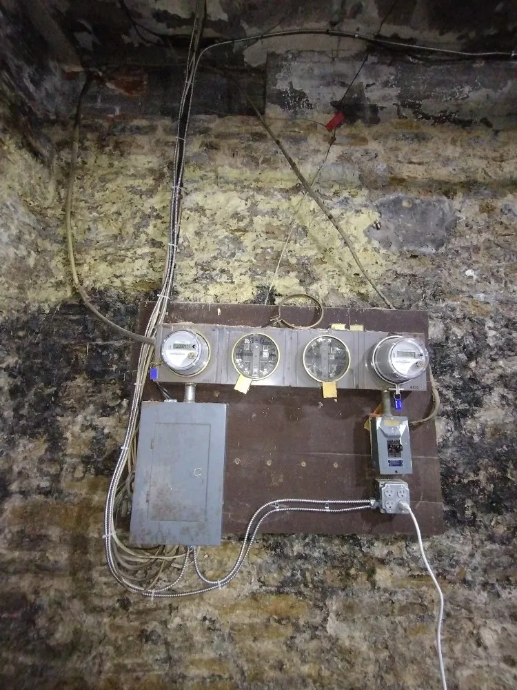 Reliable electrician providing lighting installation in , 