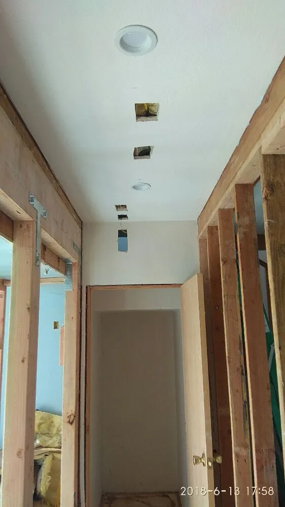 Professional outlet and switch repair in Reseda, CA by Tyrone David Tanoff Electric