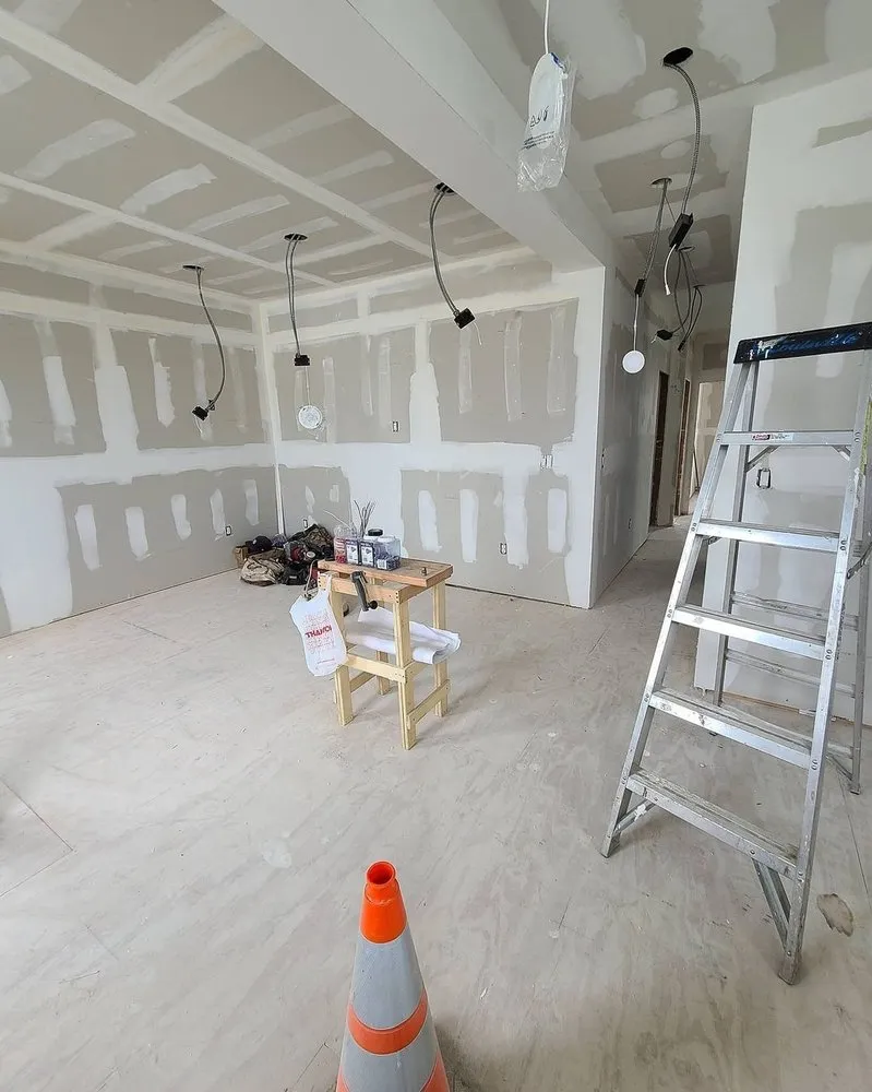Professional outlet and switch repair service in New York City, NY - Ulloa Construction