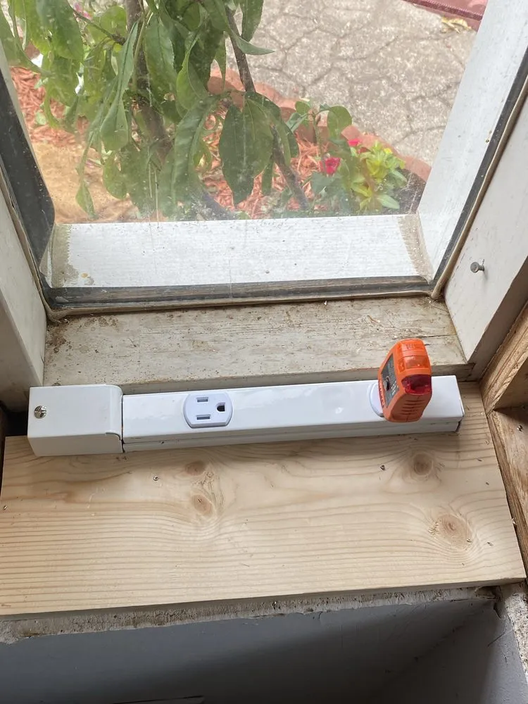 Slide of Underdog Electric